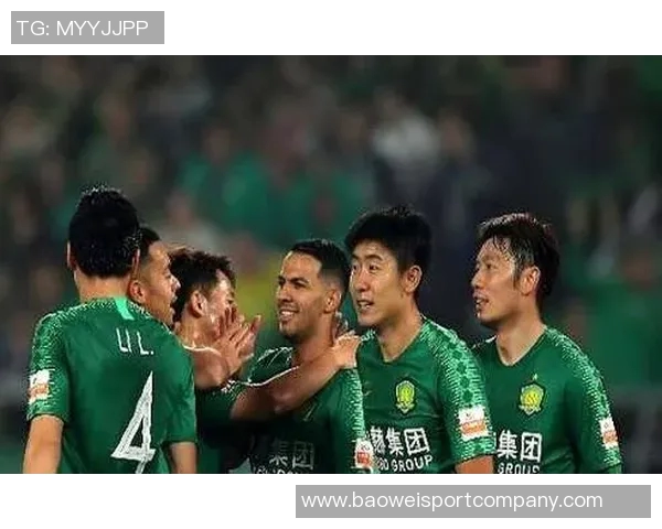 前外援奇塔迪尼今日重返海港俱乐部探望昔日教练和队友情谊依旧 前外援奇塔迪尼今日重返海港俱乐部探望昔日教练和队友情谊依旧