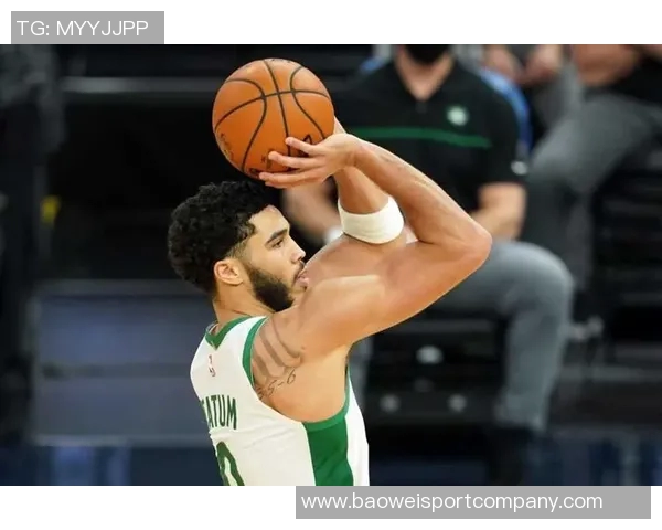 萨城对决库里拉文三分雨下19分4板2助1断展现全能表现 萨城对决库里拉文三分雨下19分4板2助1断展现全能表现