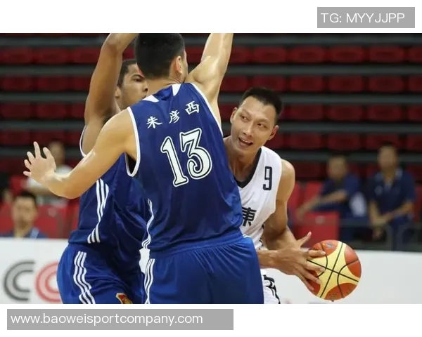 七年前的今天广东男篮球星易建联成功突破CBA万分大关庆祝辉煌成就 七年前的今天广东男篮球星易建联成功突破CBA万分大关庆祝辉煌成就