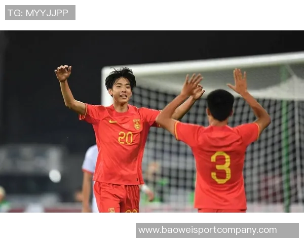 蒯纪闻赛后手臂缠绷带半场被换下愿无大碍引发球迷关心